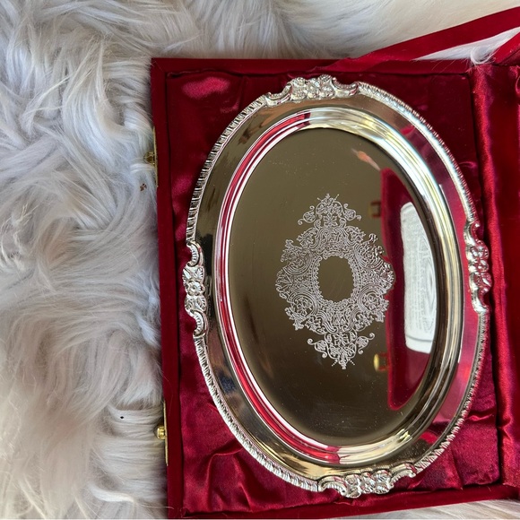 SILVER PLATED ARTICLES TRAY - Picture 8 of 12